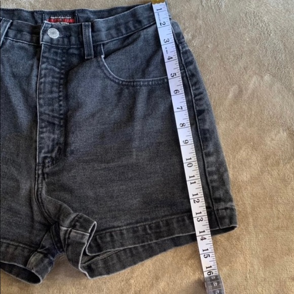 Guess Woman Shorts size small 4/6 - Picture 3 of 6